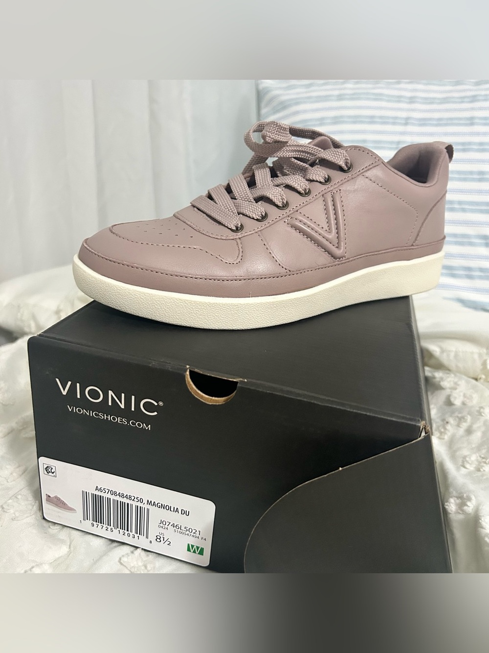 NWT VIONIC Magnolia Duo Lace-Up Sneakers in Mauve